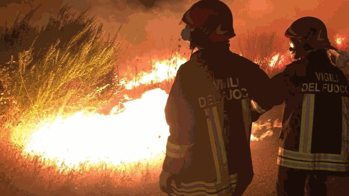 Nell’Agrigentino, prova a spegnere incendio: muore carbonizzato