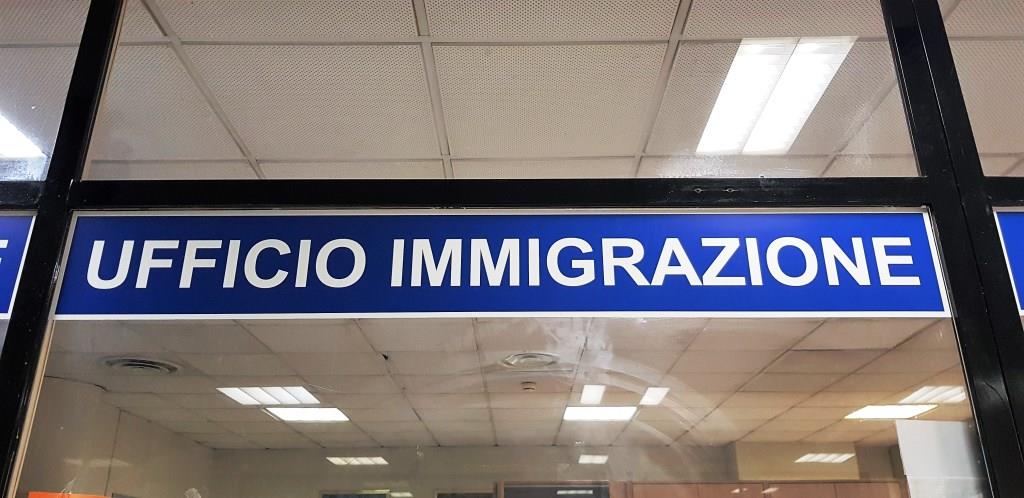 Nuove indicazioni Ufficio Immigrazione Questura su validità permessi di soggiorno per soggiornanti di lungo periodo UE e carte di soggiorno per familiare cittadino dell’UE