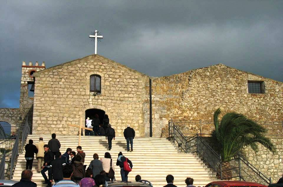Marianopoli, festa a Castel Bilici del SS.Crocifisso. Messa del Vescovo mons. La Placa.Processione e benedizione delle campagne