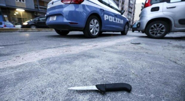 Italia, ragazzine “contese” tra 14enni: scoppia la lite sui social e finisce con un accoltellamento nella realtà