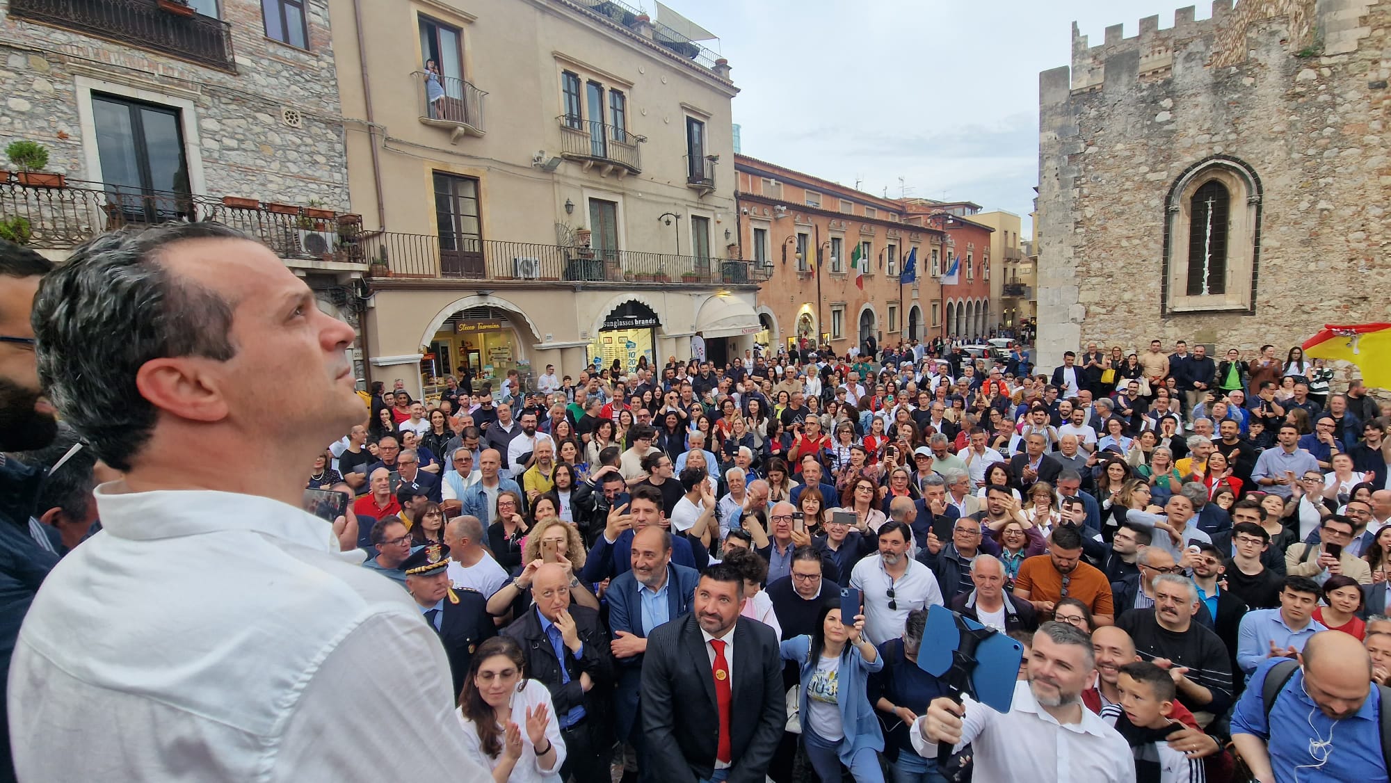 Cateno De Luca eletto sindaco di Taormina: “Non la deluderò, sono il sindaco dei sindaci”