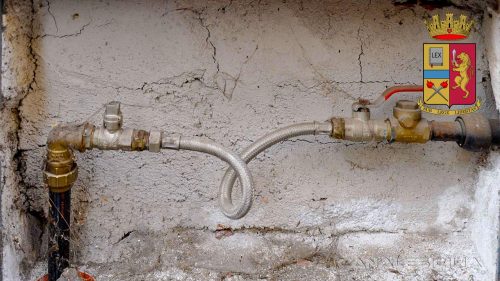 Sicilia. Nota pizzeria aveva allacciato abusivamente il proprio impianto alla rete idrica generale: denunciata la proprietaria dalla Polizia