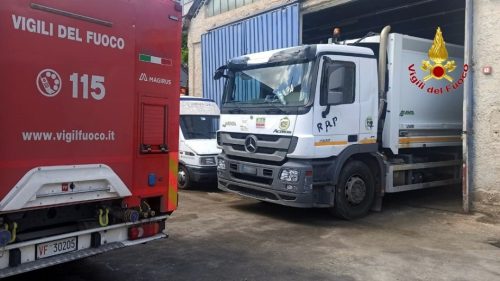 Finisce in un autocompattatore, muore un operaio a Palermo. Il 48enne stava effettuando una riparazione