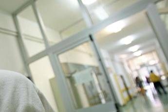 Ragazzina muore a Palermo, era stata portata in ospedale: sul corpo segni di violenza