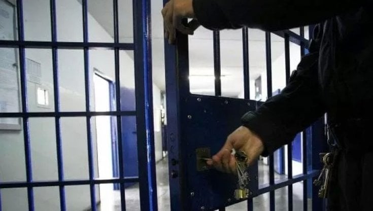 Sovrintendente di Polizia Penitenziaria arrestato dai Carabinieri per aver introdotto in carcere stupefacenti in cambio di denaro