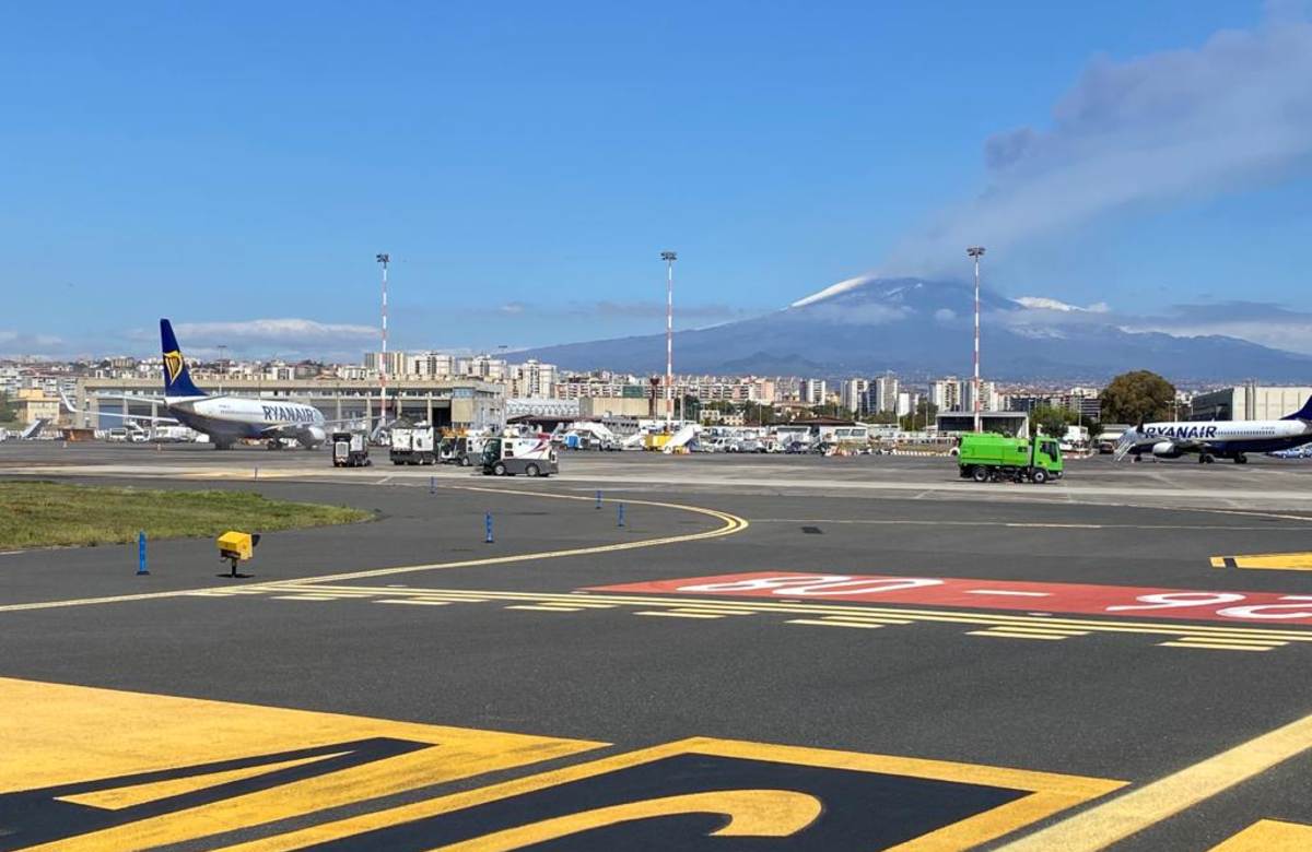 Eruzione Etna, voli sospesi a Catania fino alle 9 di domani