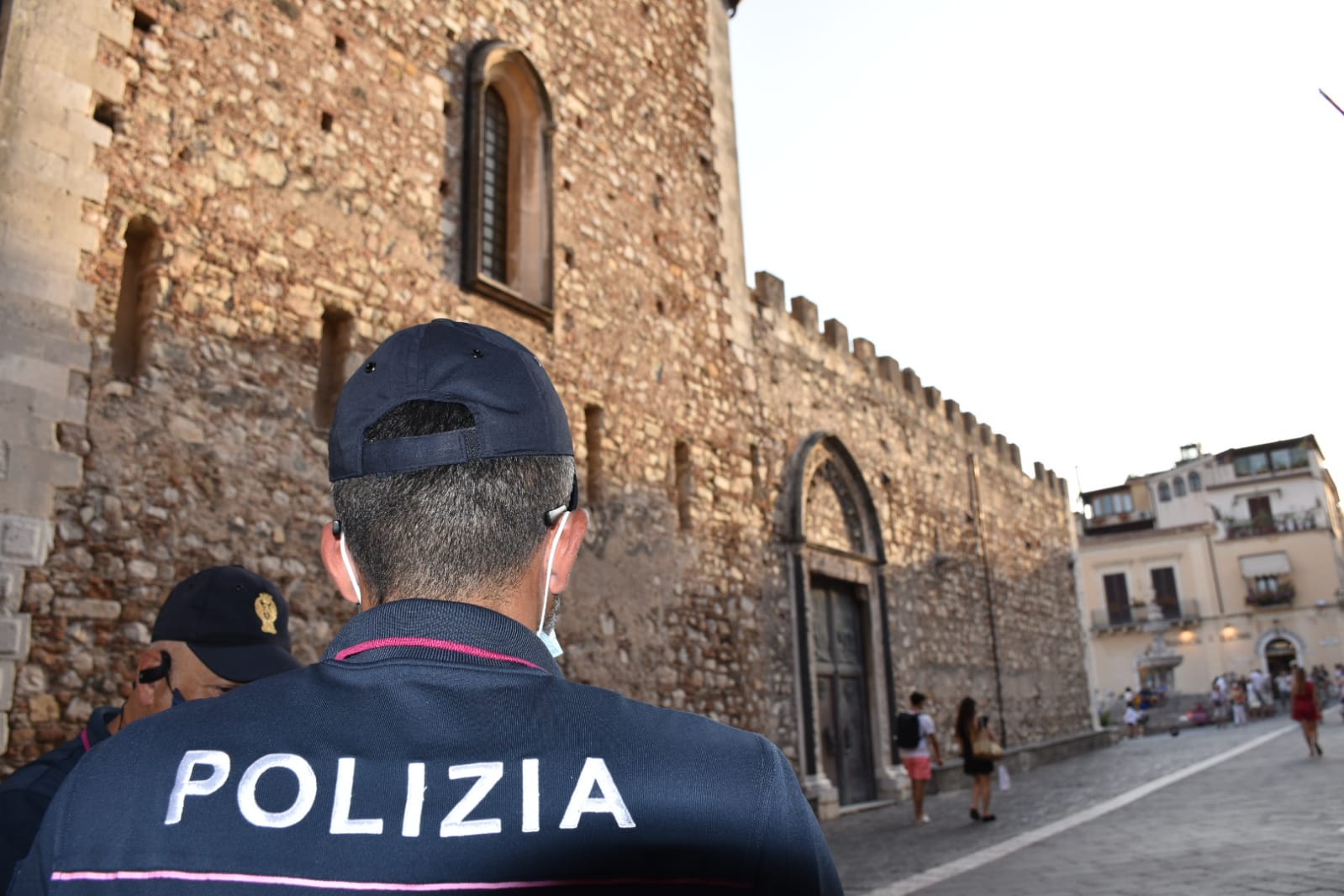 Traffico di stupefacenti a Taormina: eseguite dalla Polizia cinque misure cautelari