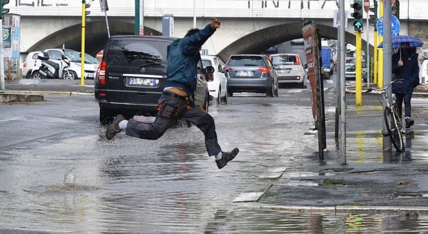 Maltempo Sicilia, allagamenti e disagi per tanti automobilisti. Per oggi allerta rossa in tutta la zona occidentale