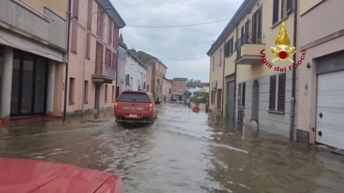 I danni del Maltempo: dagli allagamenti in Emilia alla piena del Po e alla lamiera volata a Caltanissetta