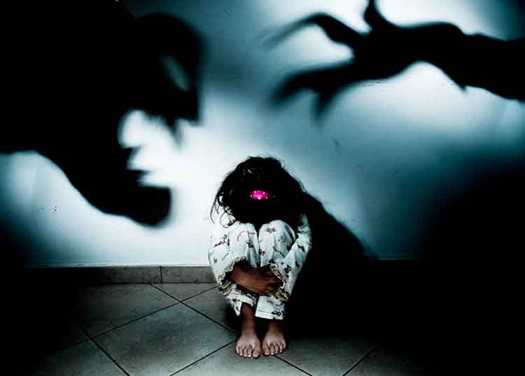 Italia, straniero abusa della figlia minorenne che rimane incinta: arrestato