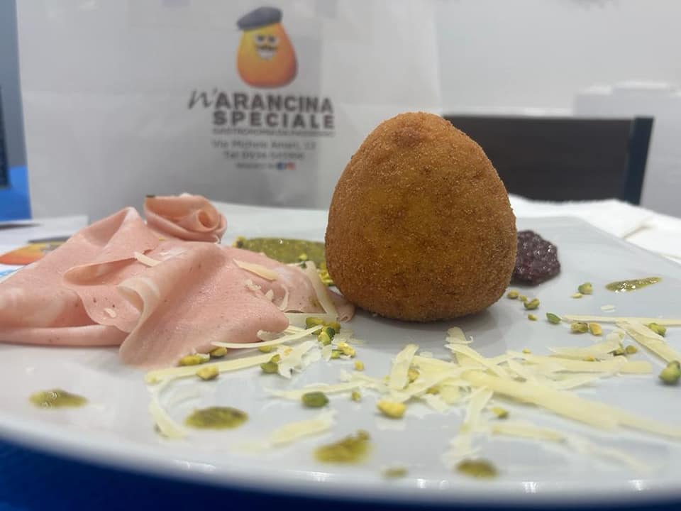 Caltanissetta. Solidarietà: raccolti e donati 1000 euro da “N’Arancina Speciale” alla causa degli alluvionati dell’Emilia Romagna