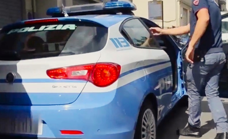 Nel Nisseno, ubriaco e privo di patente di guida tenta di fuggire all’Alt Polizia e termina la sua corsa impattando contro negozio