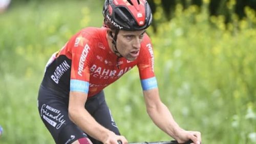 Tragedia nel ciclismo: al Giro di Svizzera Gino Mader muore dopo essere uscito di strada precipitando in un burrone
