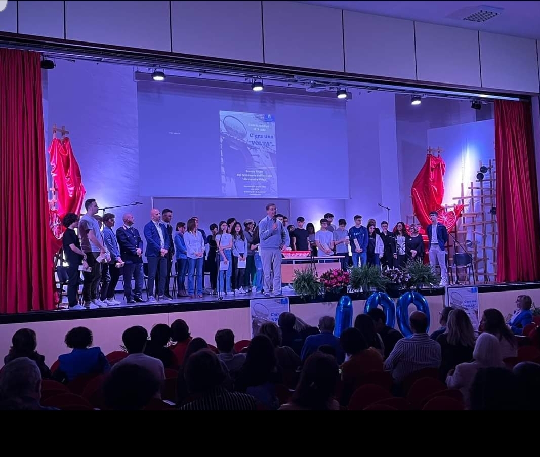 Caltanissetta. Con l’evento “C’era una VOLTA” conclusi i festeggiamenti per il centenario del Liceo Scientifico “A. Volta”