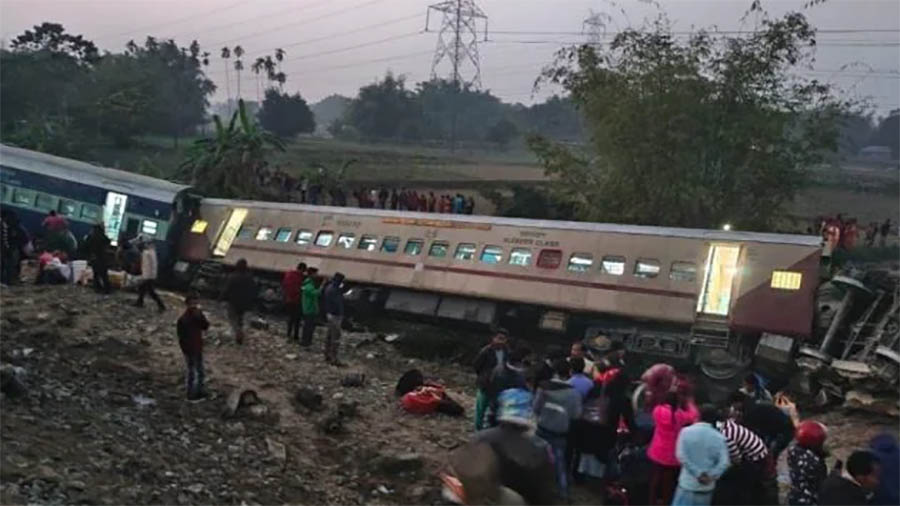 In India scontro violentissimo tra due treni: il bilancio è di 120 morti e 850 feriti