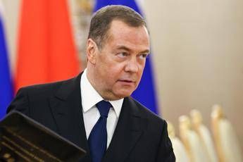 Medvedev: “Russia non ha bisogno di guerra, Europa non può farla”
