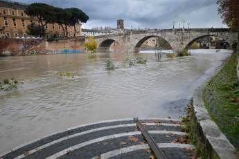 Roma, la promessa di Gualtieri: “Entro 5 anni potremo fare il bagno nel Tevere”