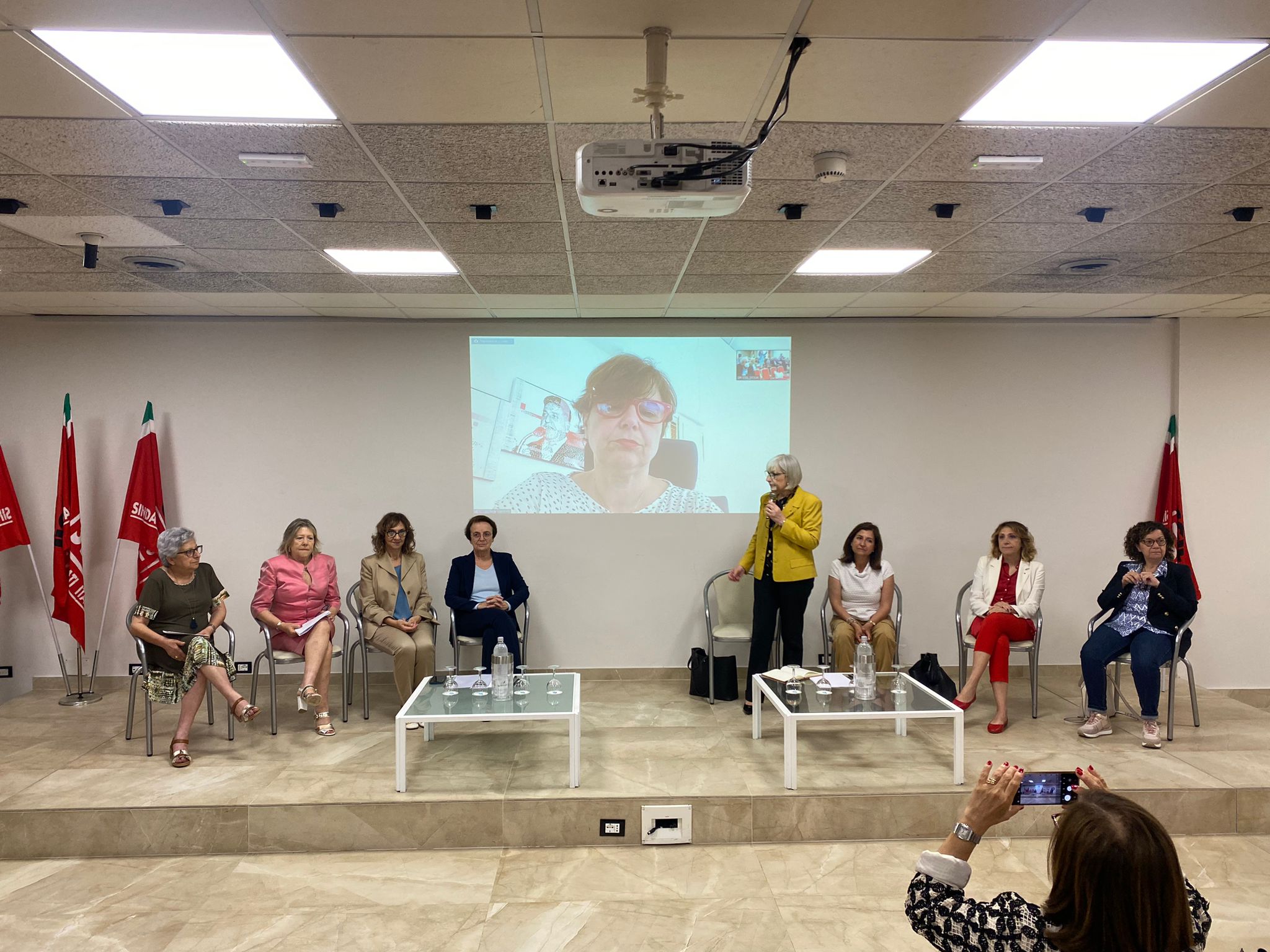 Donne, lavoro e pensioni: in Sicilia almeno 400 euro in meno ogni mese rispetto agli uomini; l’allarme dello Spi Cgil