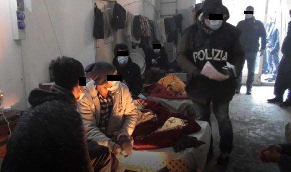 Caporalato. Arrestati due fratelli pakistani per intermediazione illecita e sfruttamento del lavoro ai danni di braccianti agricoli