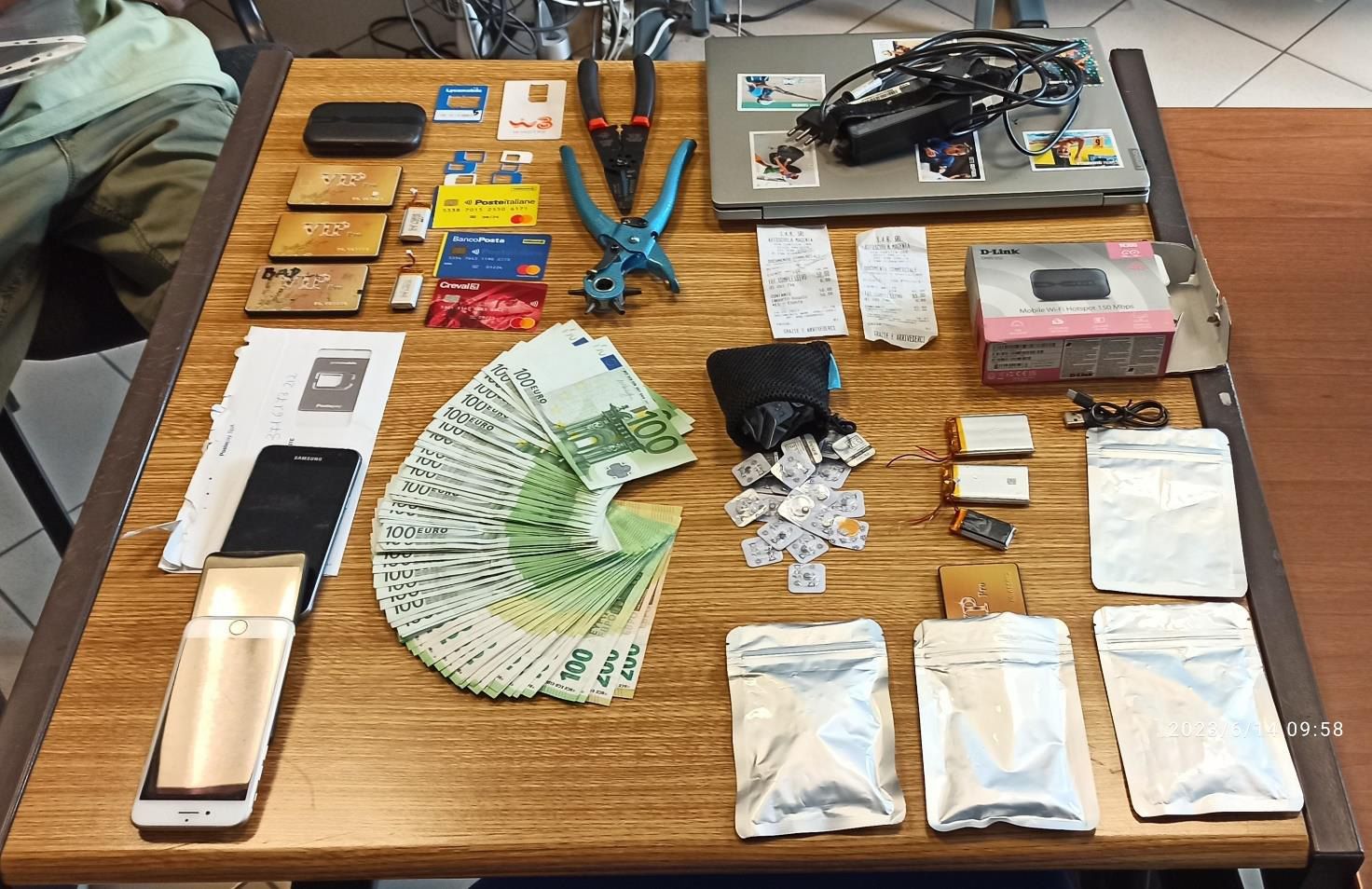 Patenti facili. Polizia smantella organizzazione criminale che facilitava il superamento degli esami teorici di guida