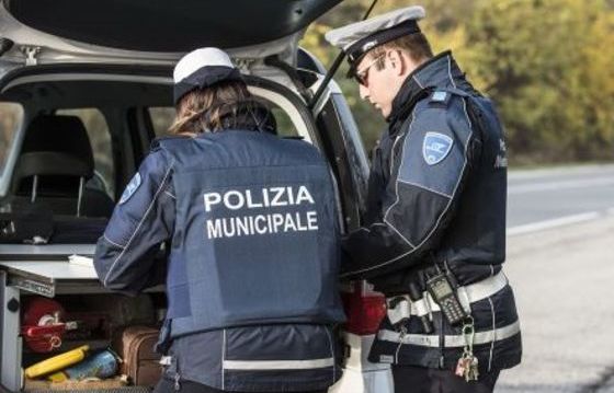 Catania. Scoperta discarica abusiva in un terreno privato, denunciato 29enne