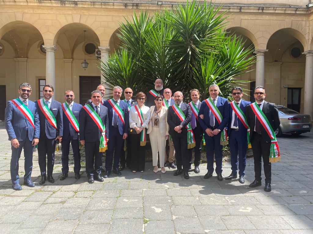 Sommatino. Il sindaco Letizia presente alla Festa della Repubblica a Caltanissetta; riconoscimenti per due sommatinesi
