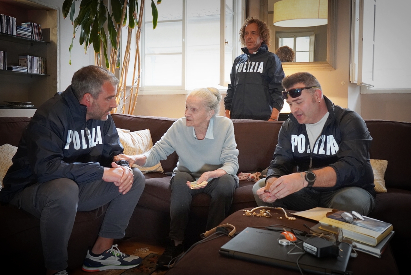 Truffa ad un’anziana da 20.000 euro: la Polizia di Stato recupera tutta la refurtiva in tempi record