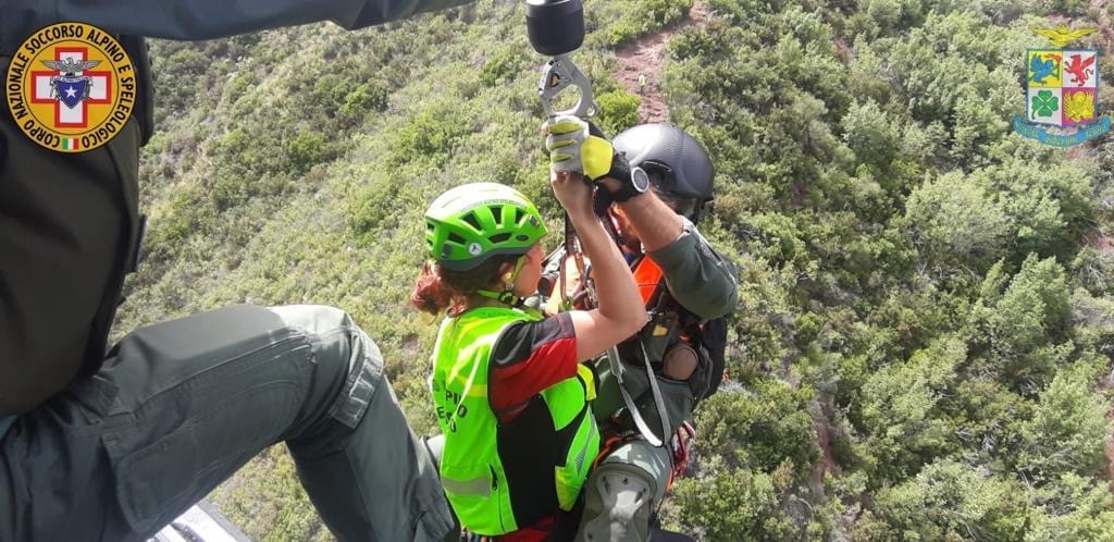 Sicilia, soccorso aereo: Aeronautica recupera una donna infortunata dall’isola di Salina