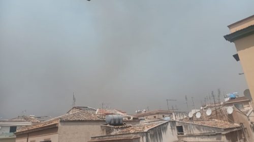 ASP Palermo: “uscire solo in caso di necessità. Allerta per incendi, fumo e caldo”