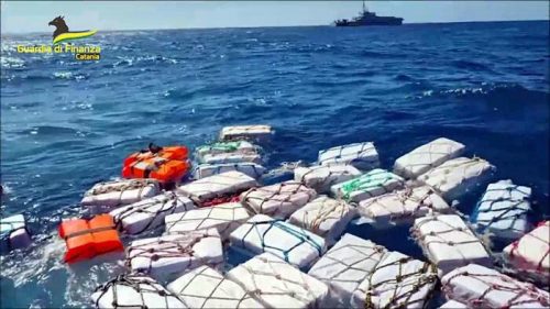 Cocaina ripescata in mare a Lampedusa: era pagata con ricariche di giochi online