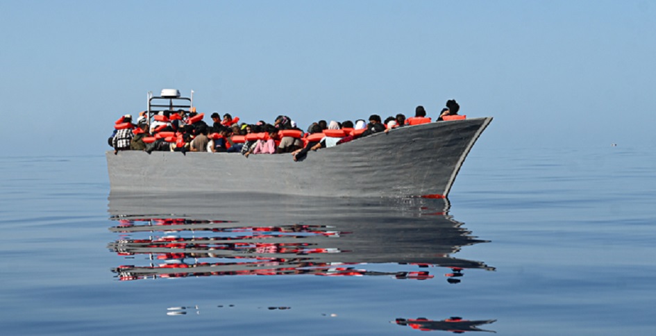 Quasi 300 immigrati sbarcano a Lampedusa, un disperso