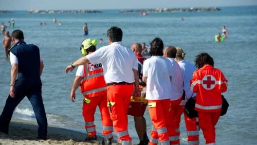 Bimbo di sei anni annega in mare durante un campo estivo