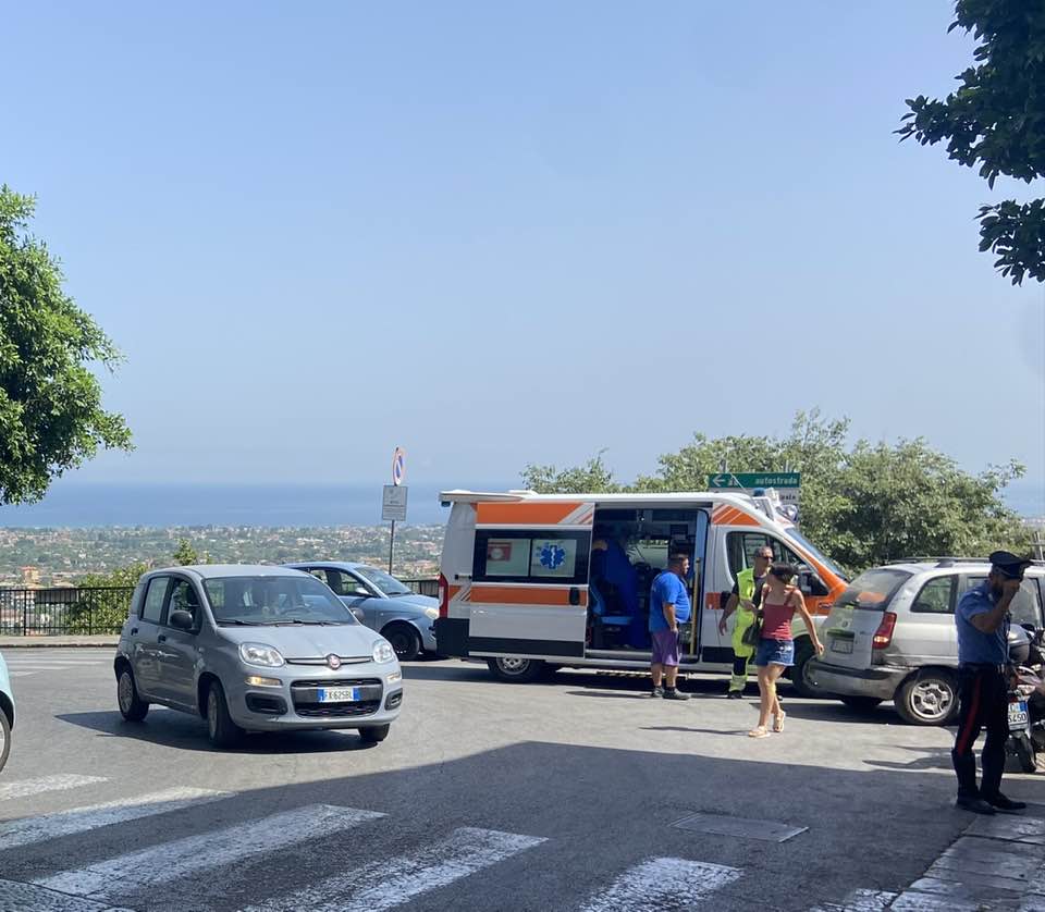 Donna con il figlio in braccio tenta il suicidio ma viene salvata da tre dipendenti comunali. Il sindaco propone per loro pubblico encomio