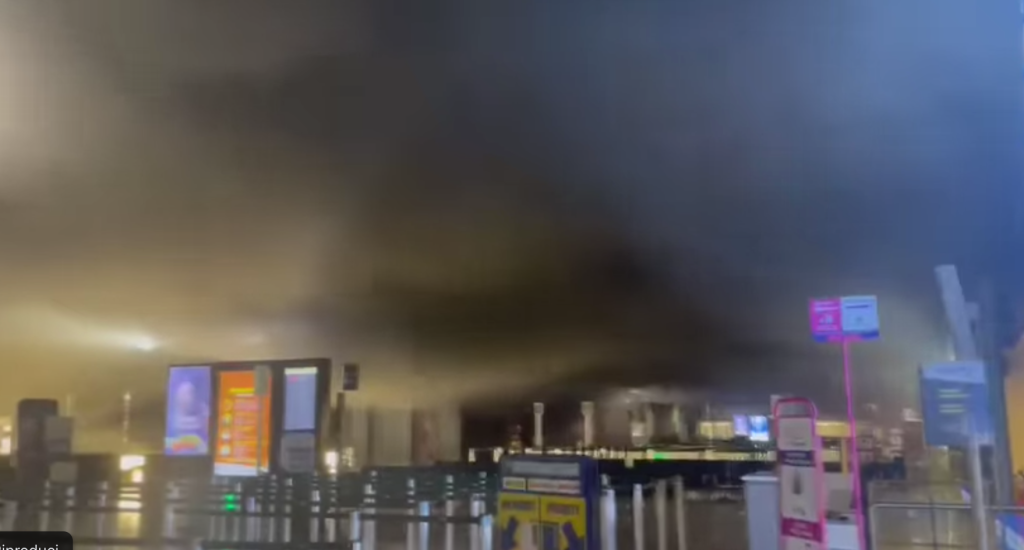 Incendio nell’aeroporto di Catania, pompieri al lavoro. Voli sospesi fino alle 8:00