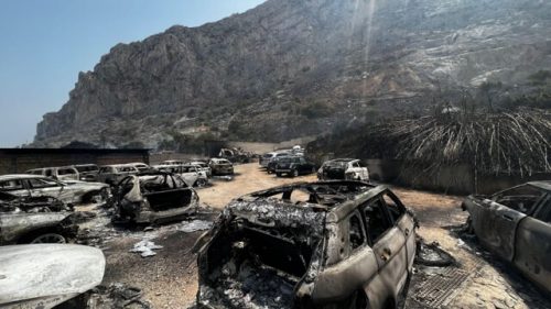 Palermo, distrutta dalle fiamme la concessionaria Nuova Sport Car