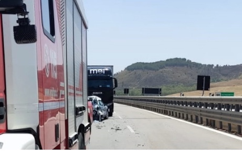 Incidente sull’A19 nei pressi di Caltanissetta: la vittima è una turista tedesca