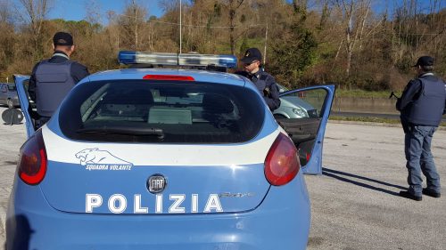 Forza posto di blocco della Polizia: arrestato 34enne destinatario di un mandato di cattura europeo