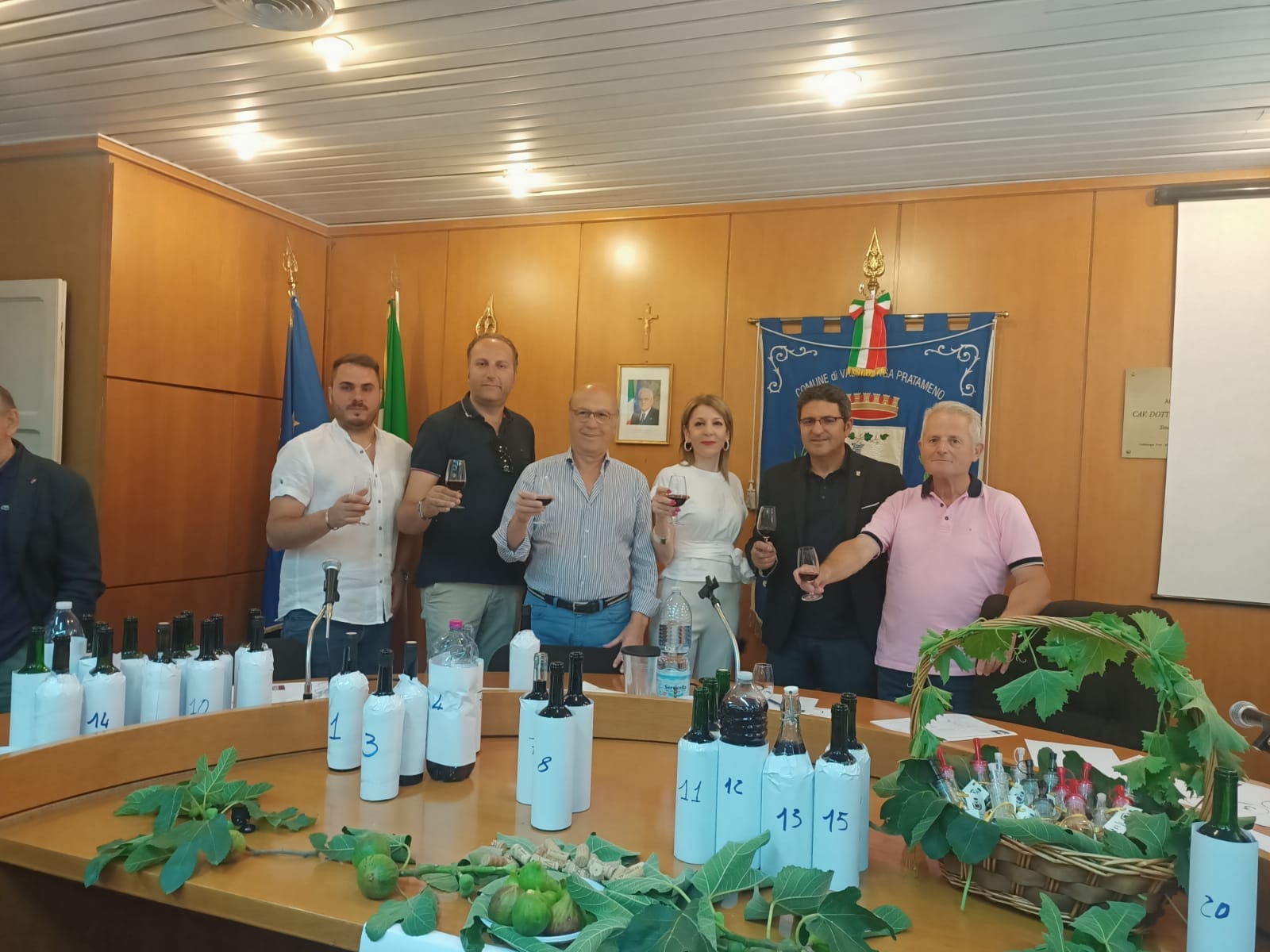 Vallelunga. Incontro in aula consiliare per valorizzare i vini dei piccoli produttori locali