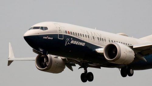 Pilota di aereo muore durante il volo: atterraggio di emergenza per un Boeing