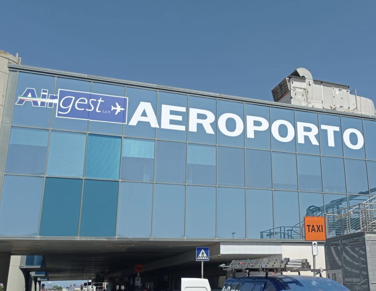 Incendio all’aeroporto di Trapani, scalo chiuso