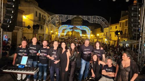 Santa Caterina. Al Villahermosa Festival i Puzzle spopolano in piazza Garibaldi con il loro Pink Floyd Tribute