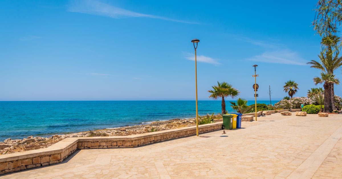 Sicilia. Spiagge, dalla Regione premi in denaro per i Comuni con bandiere blu, verde e lilla