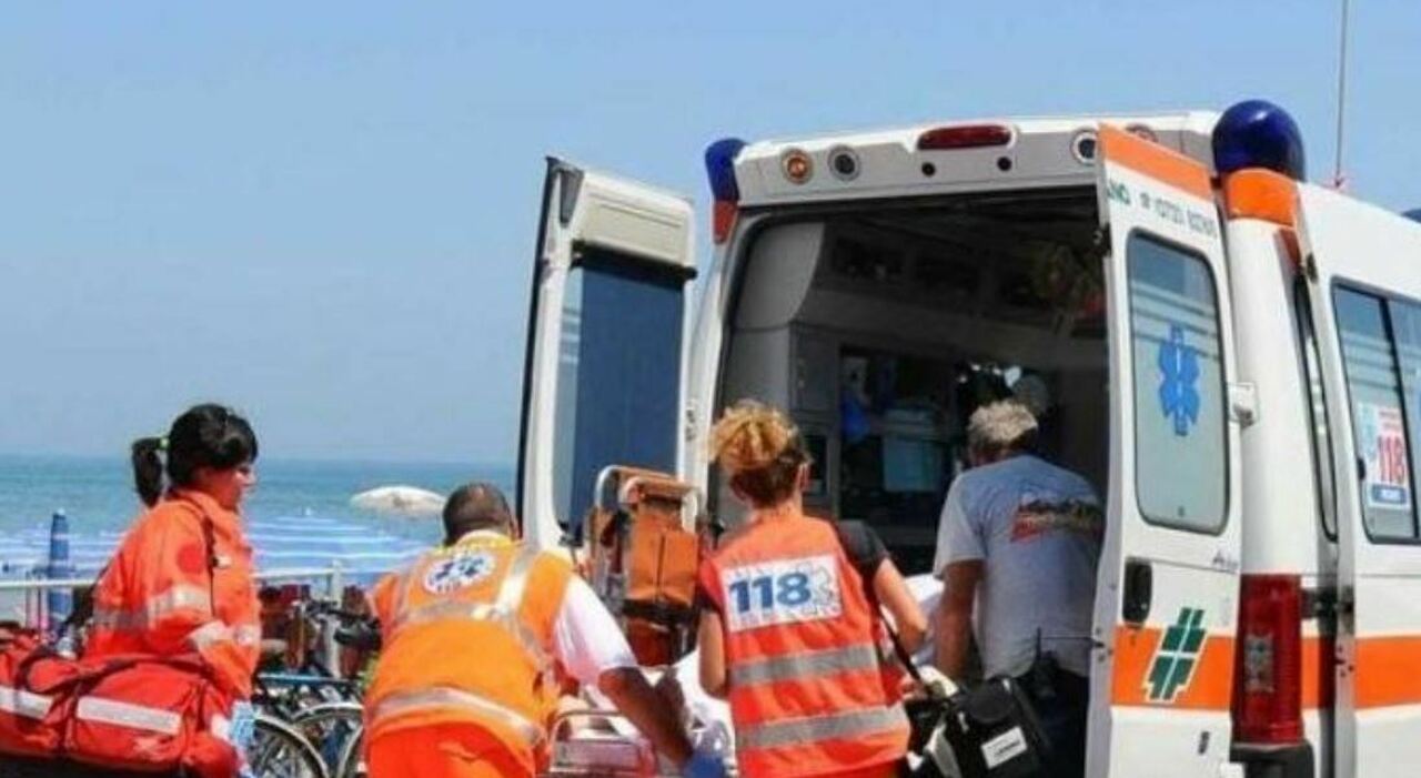 Malore fatale in acqua: muore quarantenne mentre era a mare