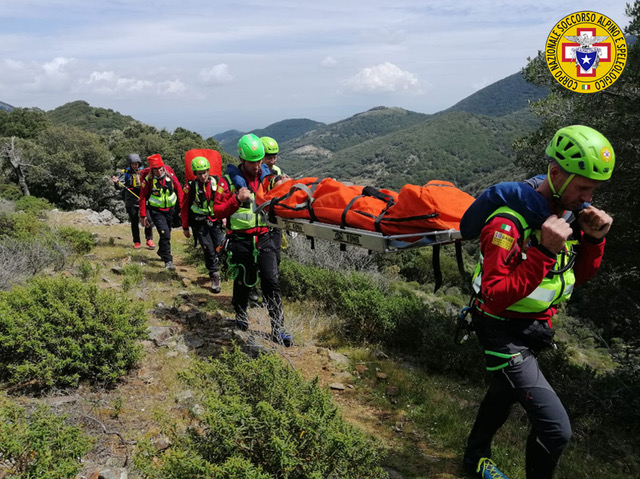 Malore per turista 22enne a Salina: salvata da Soccorso Alpino e Speleologico Siciliano e dall’82° Csar dell’Aeronautica Militare