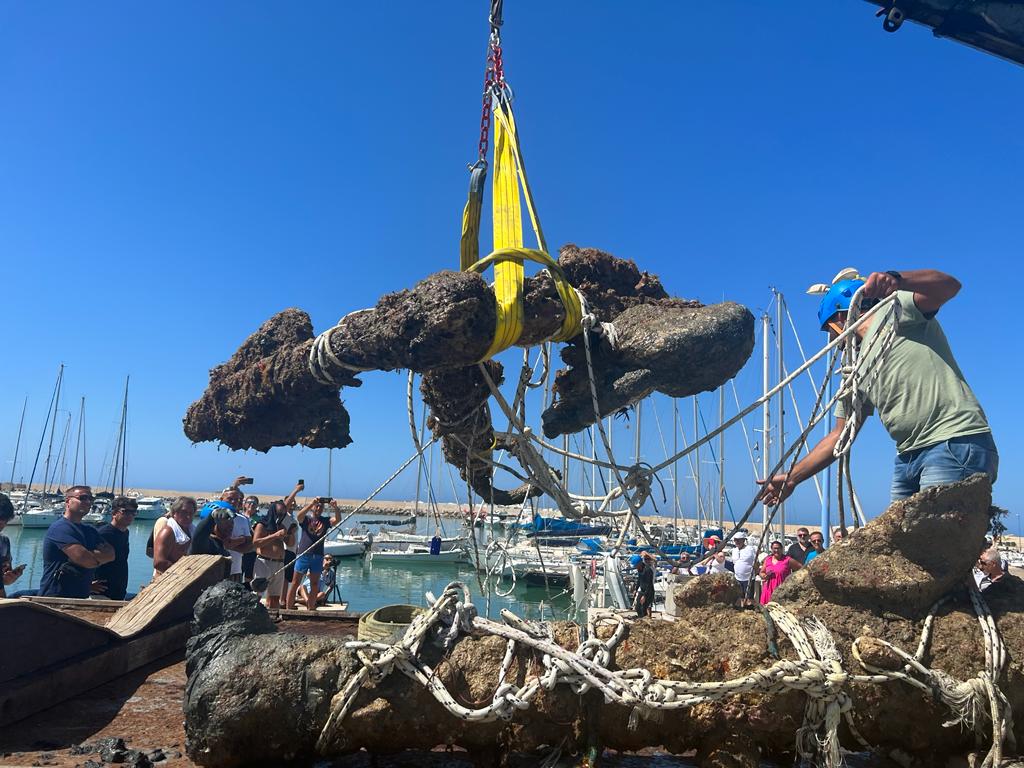 Agrigento, recuperati dai fondali di San Leone cannoni e un’ancora di un relitto del XVII secolo