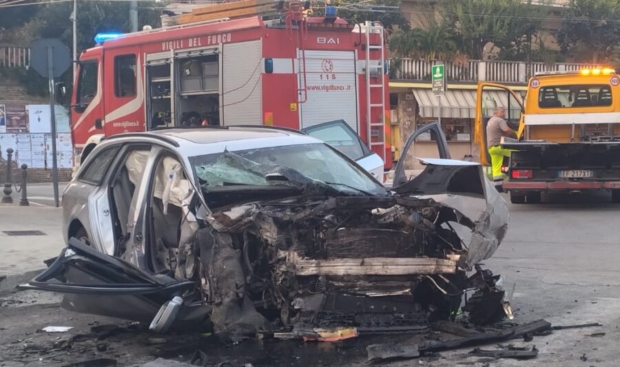 Italia, si schianta contro il muro di un cimitero. Muore un 25enne
