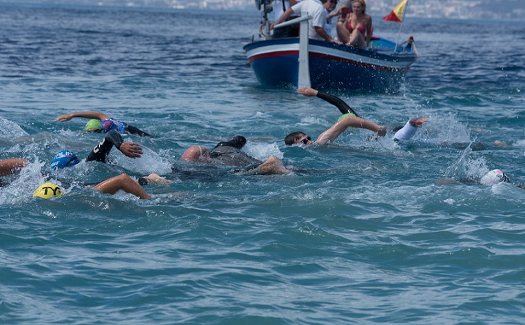 Traversata dello Stretto: anche un 80enne nuoterà nella 59^ gara di fondo