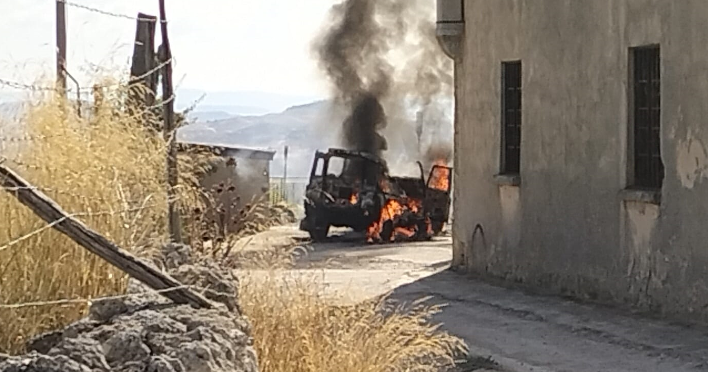 Sommatino. Auto in fiamme: intervento delle Guardie Giurate WWF