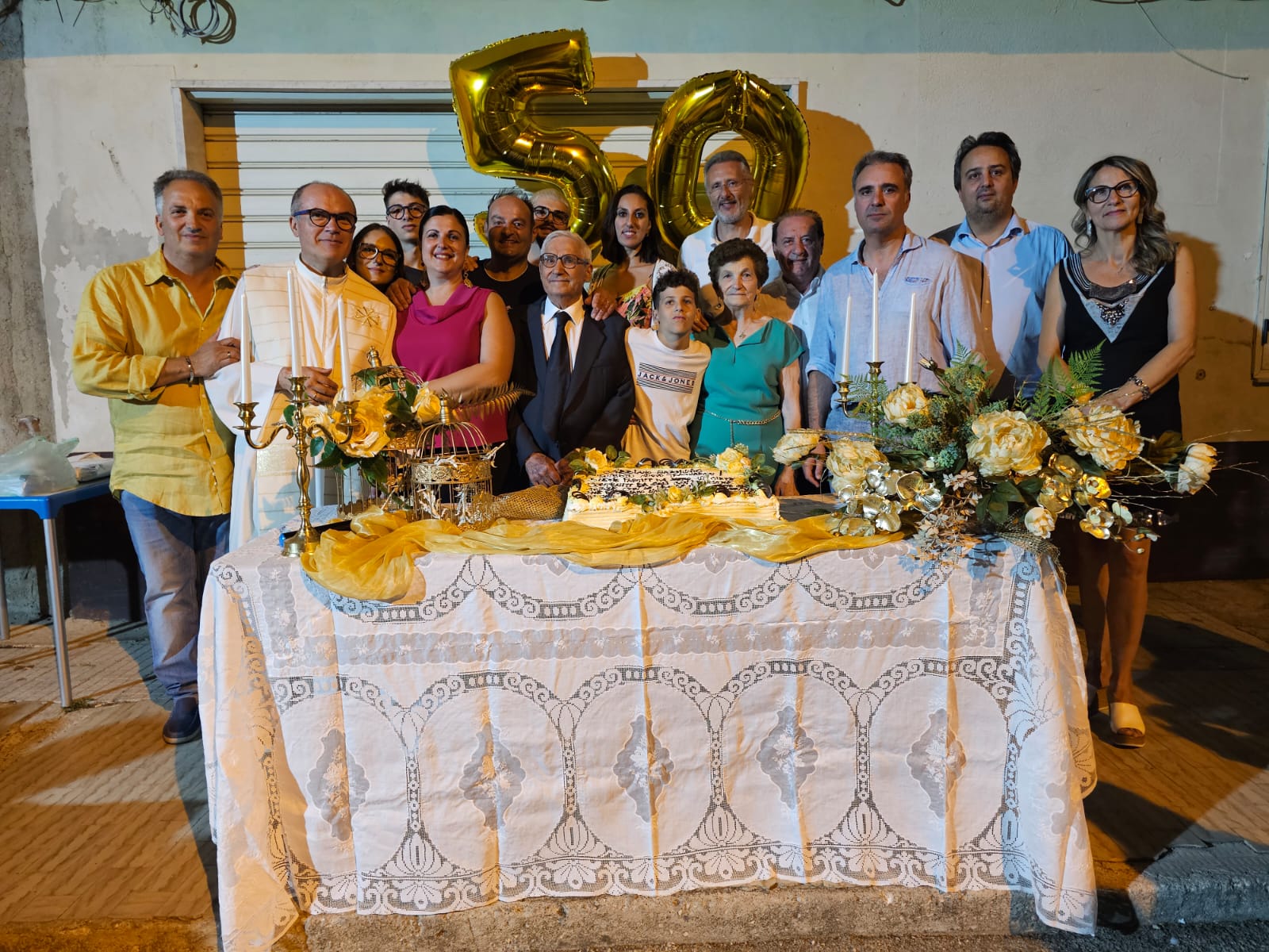 Mussomeli, i 50 anni di attività del “Bar del Sole”. “Santariisi” ed altri presenti alla festa