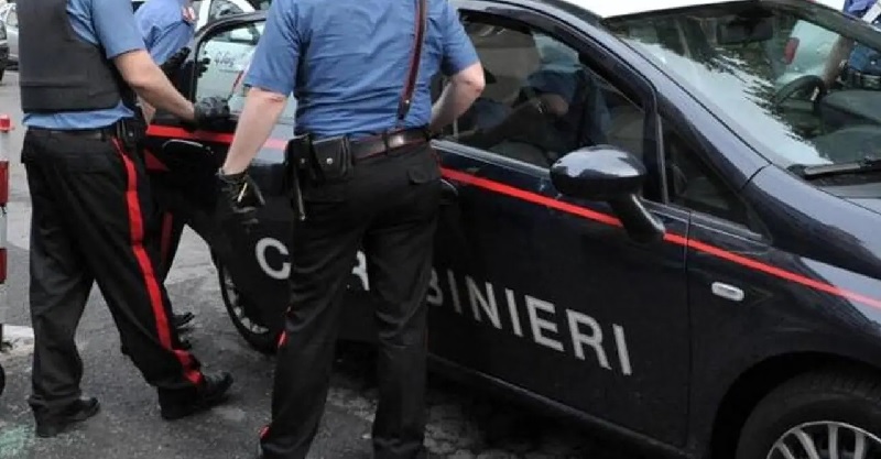 Carabinieri arrestano un migrante irregolare due volte in 24 ore e l’uomo aggredisce i militari